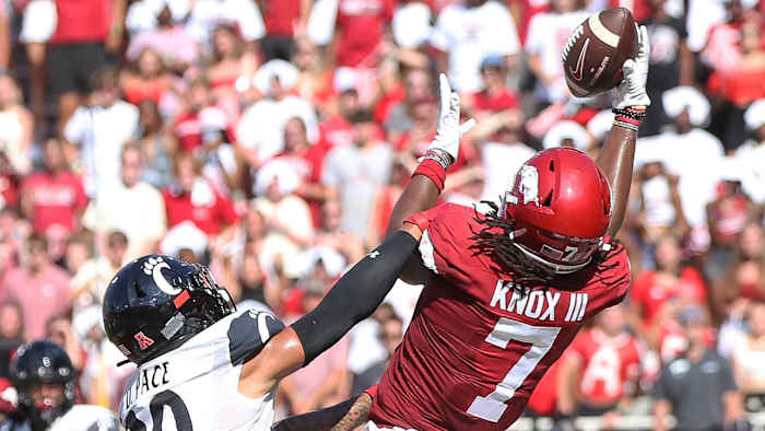 TREY KNOX CATCHES JUMP PASS FROM KJ JEFFERSON AGAINST CINCINNATI.
